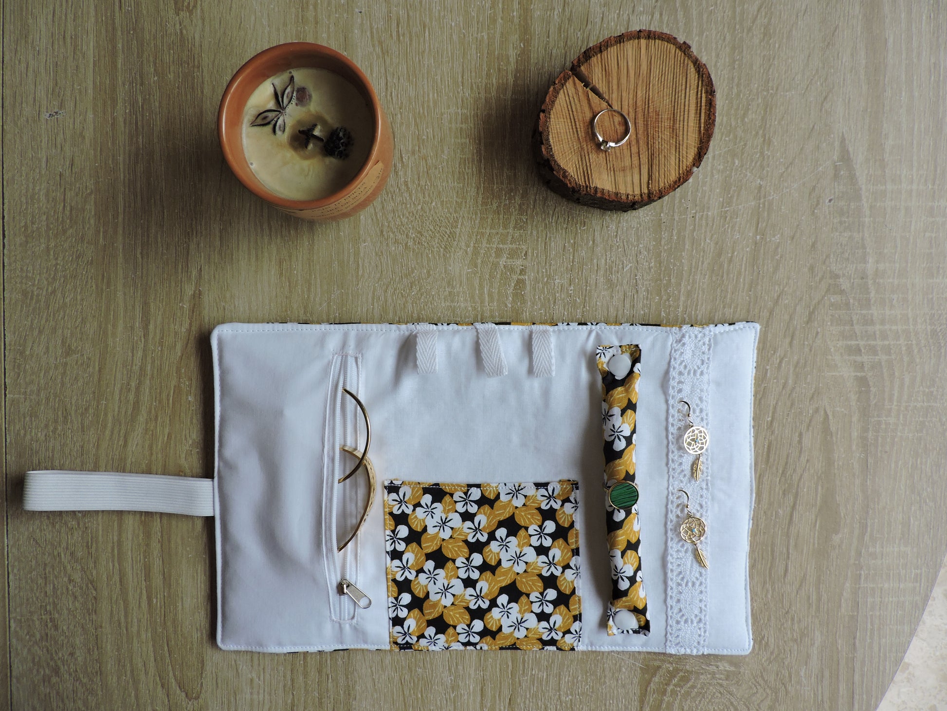 Pochette à bijoux fleurs jaune et noir