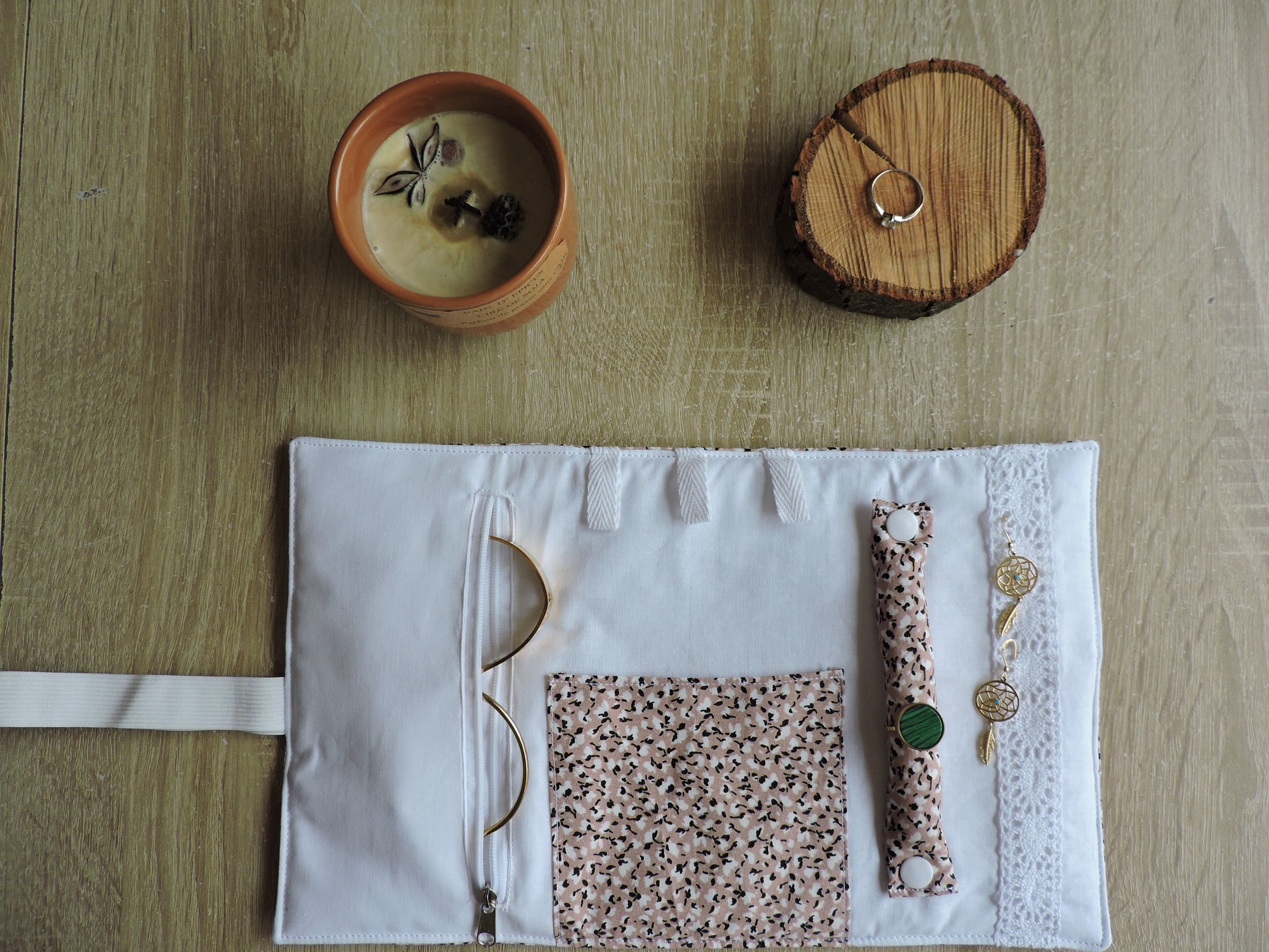 Pochette à bijoux fleurs rose et noir