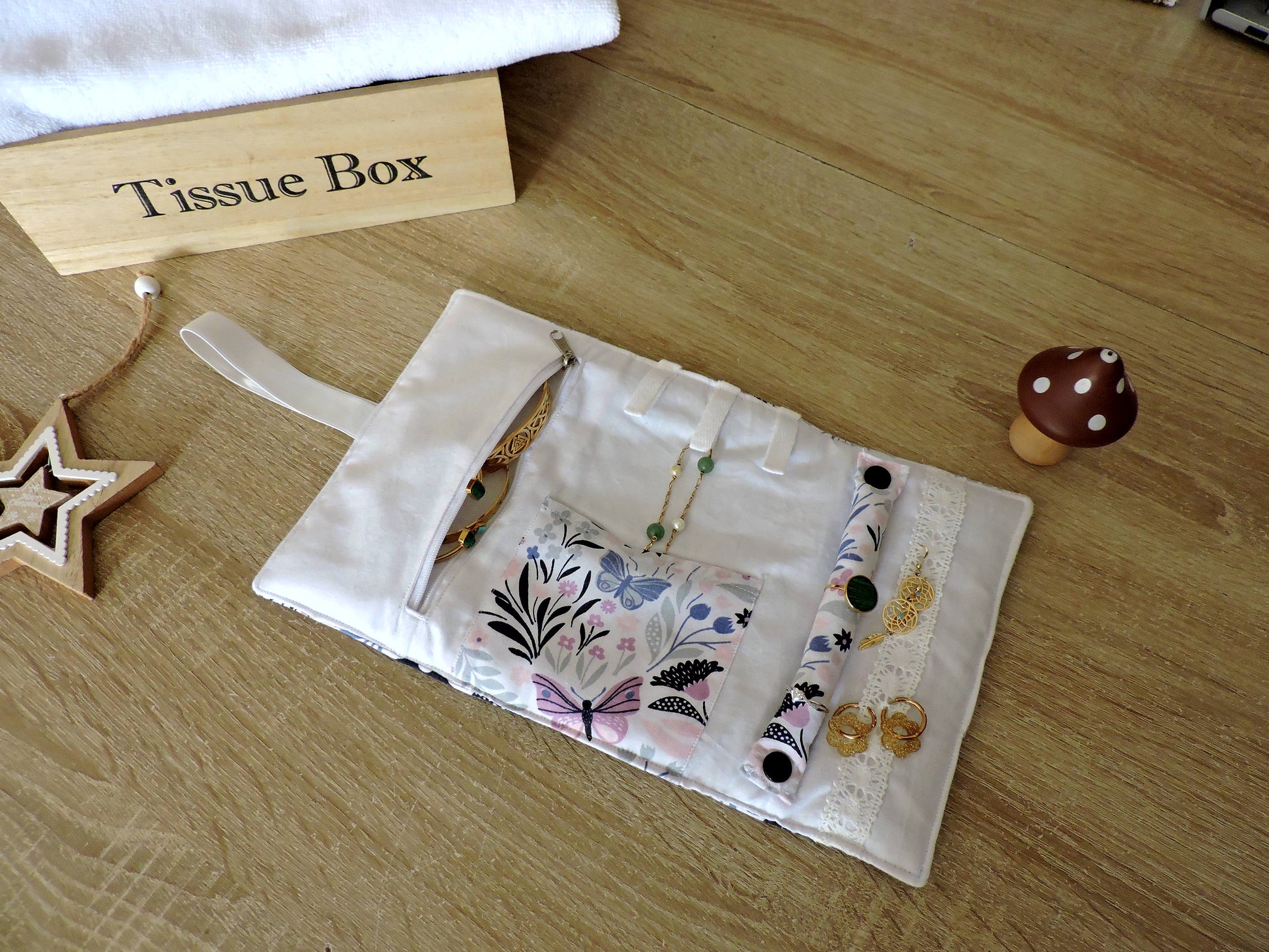 Pochette à bijoux Fleurs et papillons