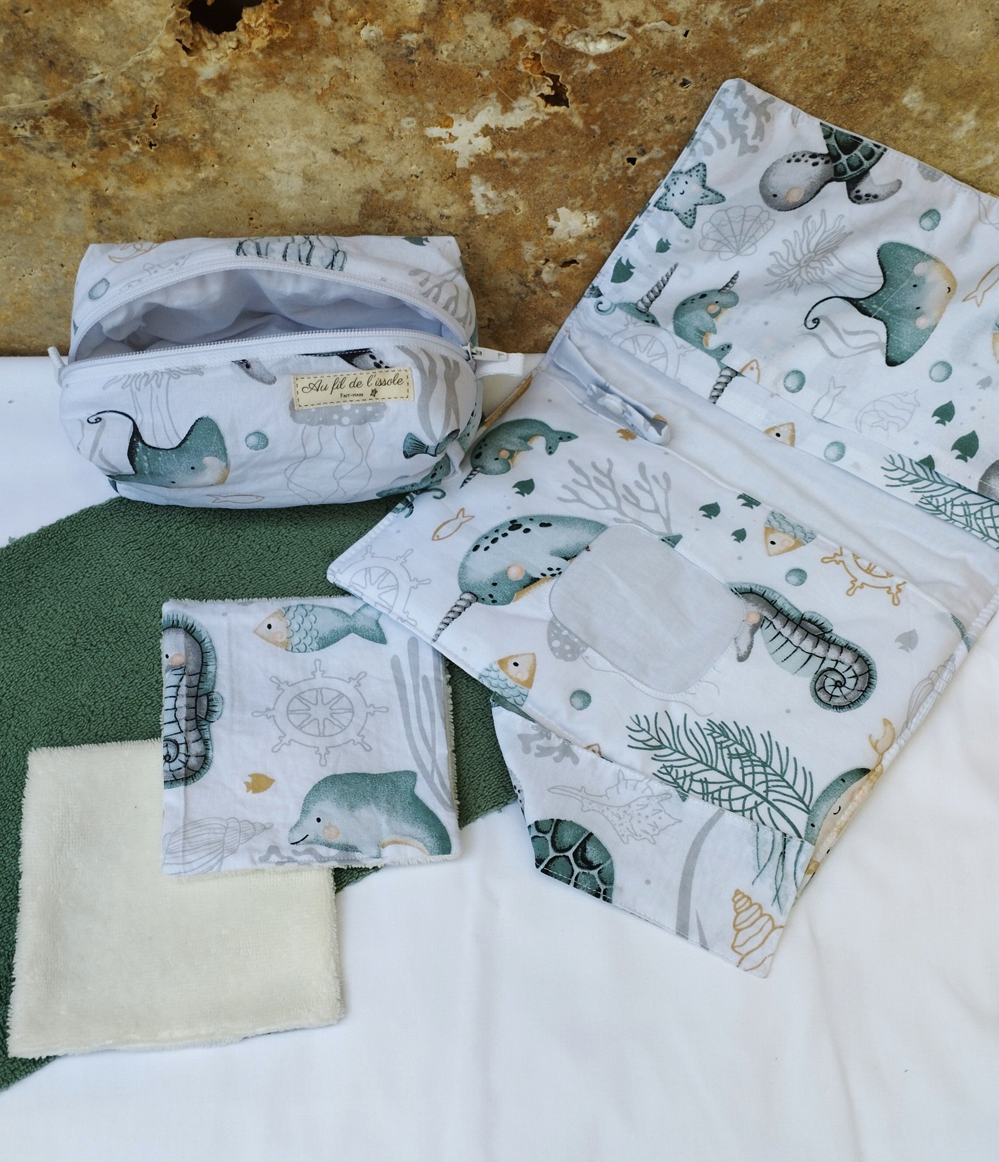 Pack Naissance – Trousse de Toilette, Pochette à Langer & Débarbouillettes
