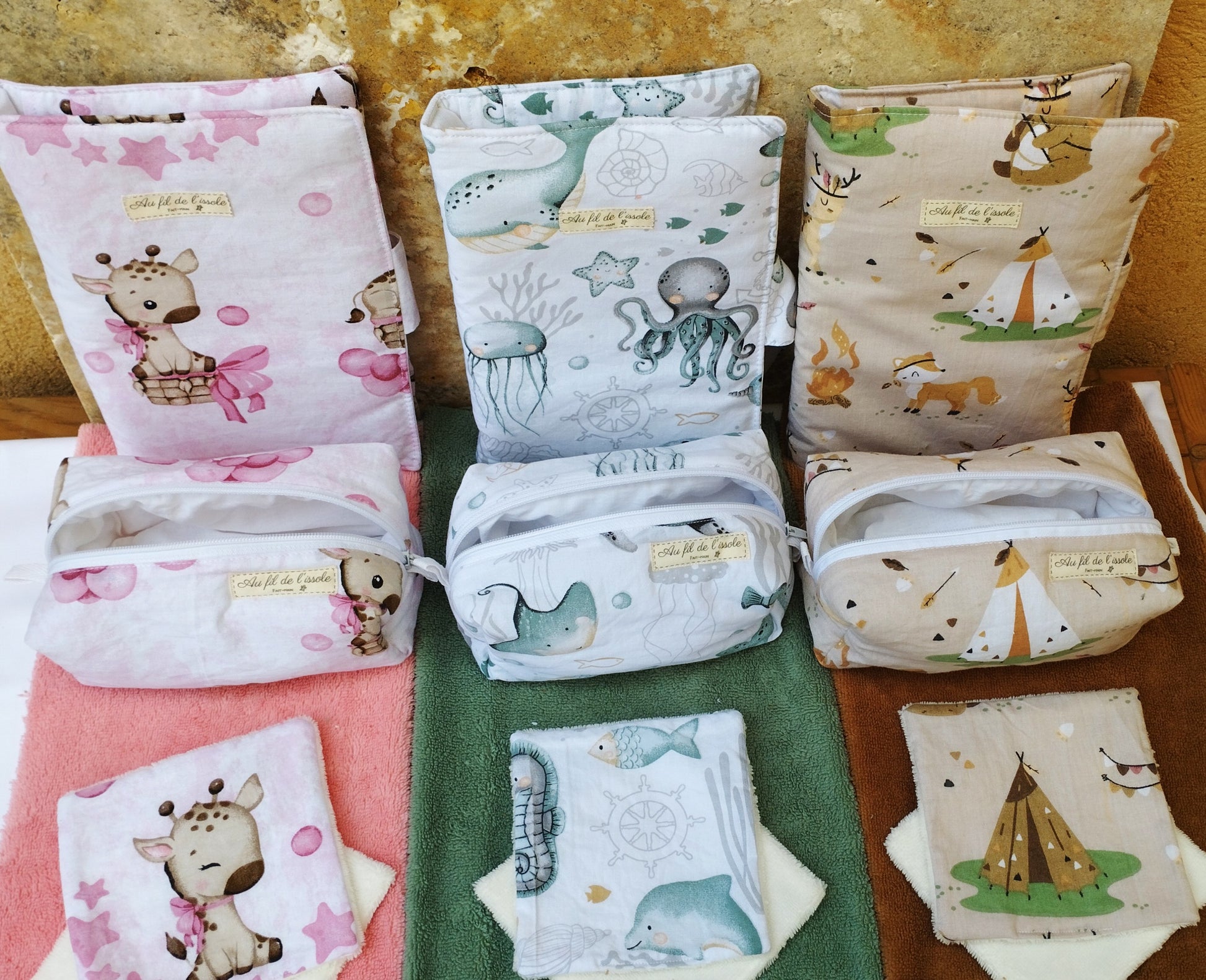 Pack Naissance – Trousse de Toilette, Pochette à Langer & Débarbouillettes